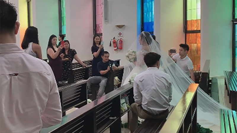 Bride marches to Regine Velazquez’s Ikaw at Dubai wedding