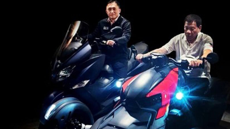 Duterte back on motorbike despite recent injury from big bike