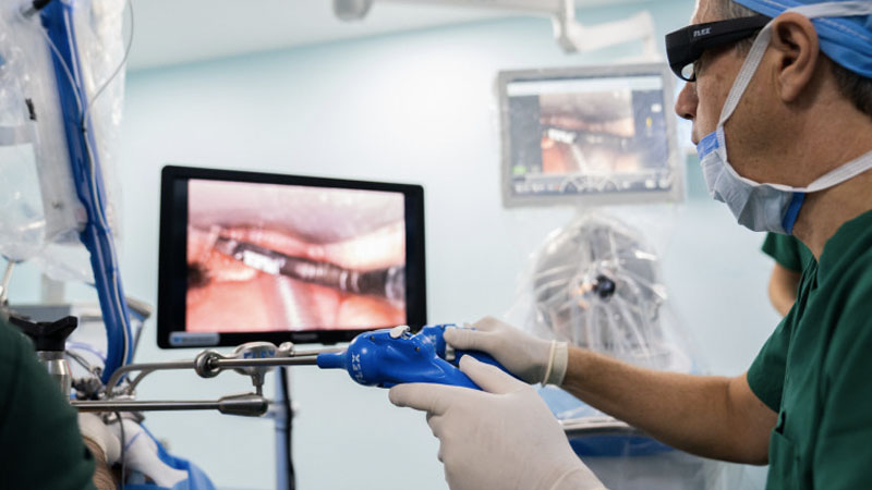 Robots aid surgery in Kuwait Hospital in Dubai