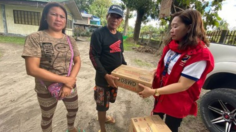 Family of Filipina killed in Kuwait gets Philippine aid