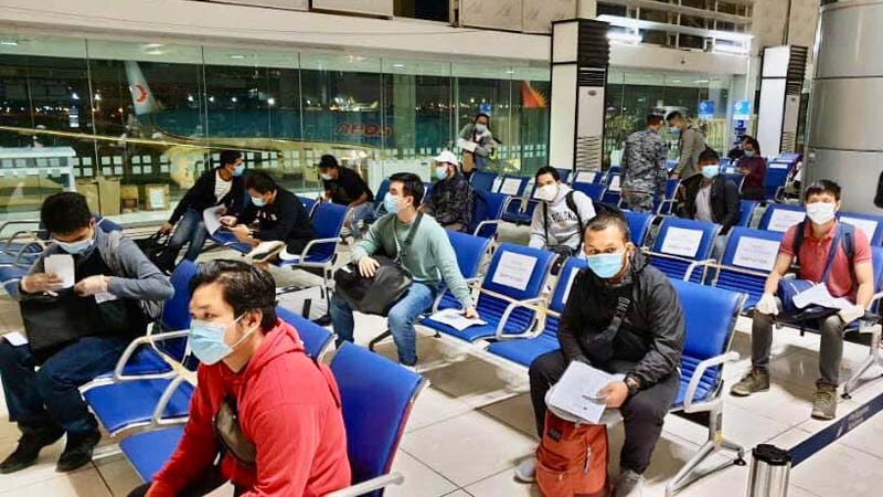 OFWs warned against swab test scammers at Philippine airports