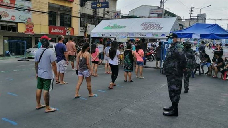 Philippine officials who delay giving cash aid by April 30 to face charges