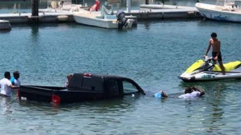 4-wheel drive falls into Dubai sea as jet ski tow goes horribly wrong