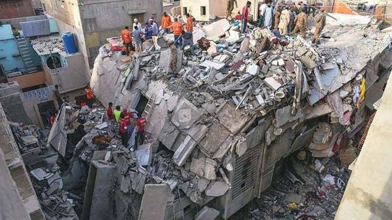 Pakistan building collapse kills 2, injures 8