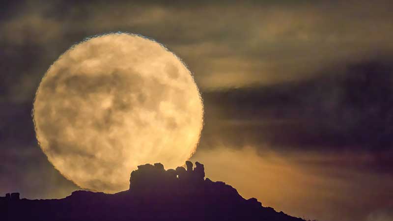 6 tips to taking perfect Blue Moon photo