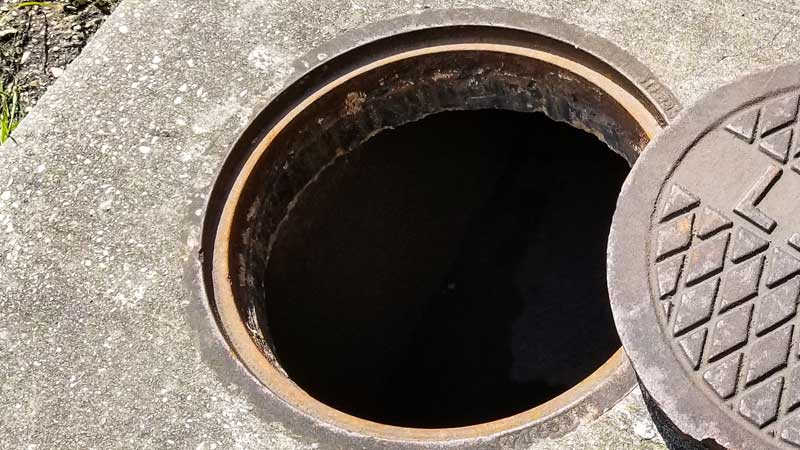 Sewage hole