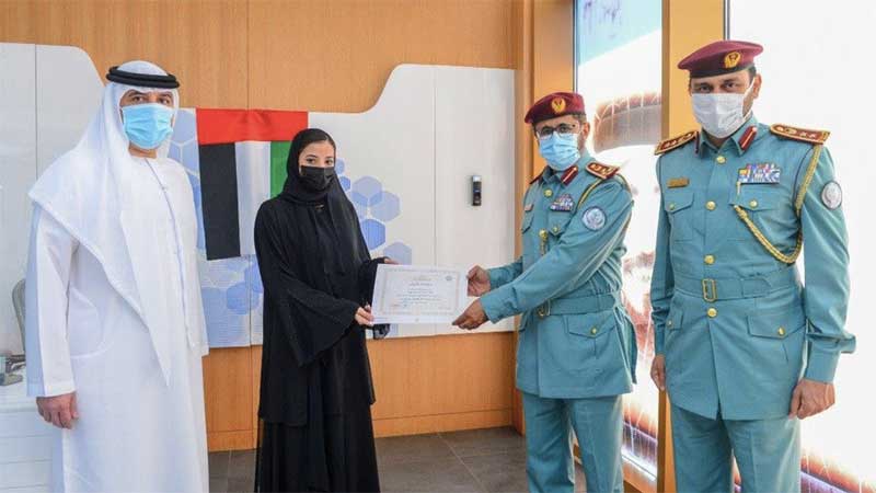 Sharjah employee honoured for returning cash found in Tadbeer