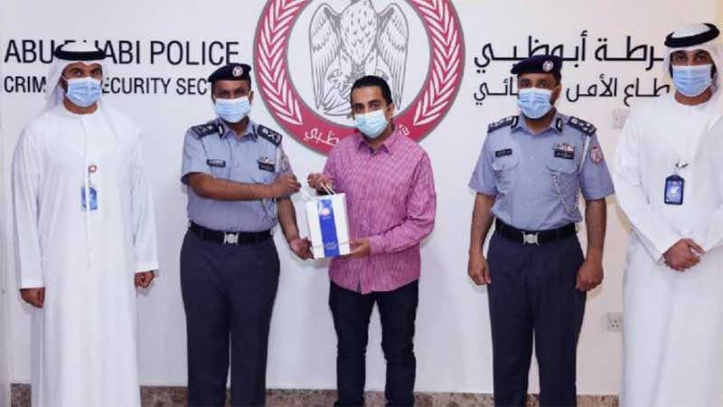 Arab expat rewarded for returning money found in Abu Dhabi