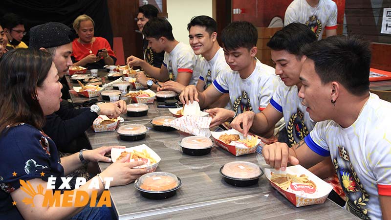 Man of the Philippines-UAE hunks visit Chicking in Dubai