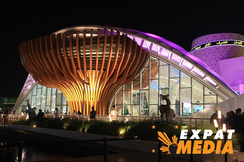 Giant tree and leaf at Azerbaijan pavilion at Expo 2020: pictures