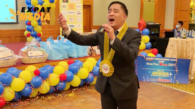 Watch: 'Singing Consul General' Paul Raymund Cortes gives final public performance in Dubai