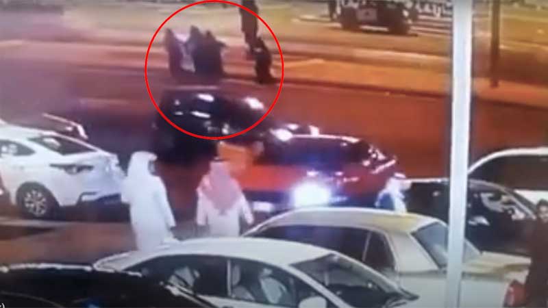 Video: Two women hit by car in Saudi Arabia