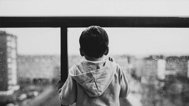 Police warn parents after child’s fatal balcony fall in Umm Al Quwain
