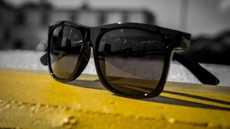 Airport porter steals mobile phones on passenger's bag to buy sunglasses