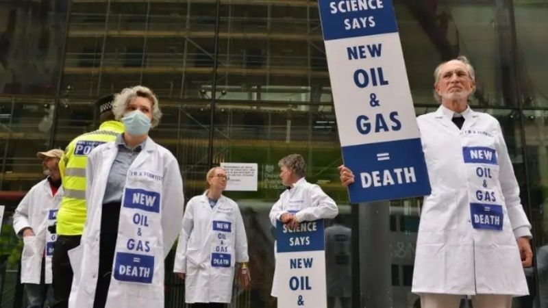 Scientists arrested over climate change protests
