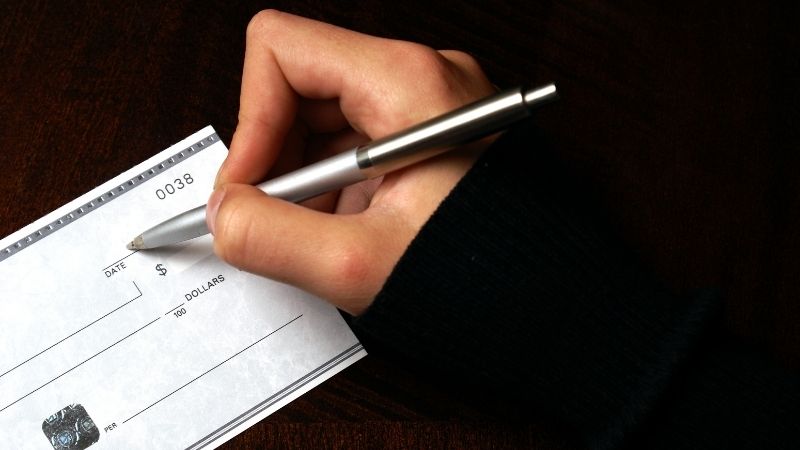 UAE: Father sues son for not returning illegally collected cheques