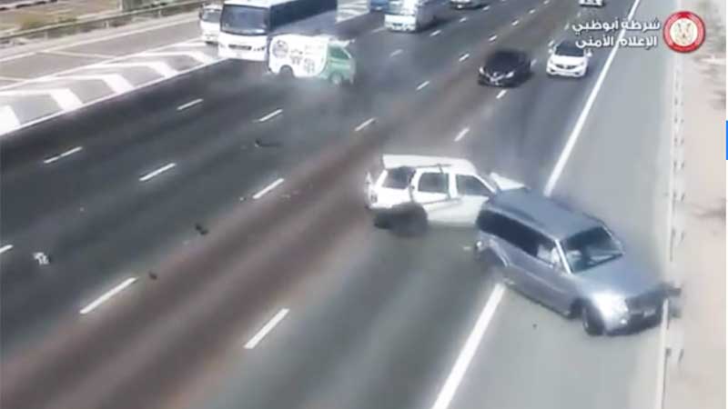 Illegal car stop causes multi-vehicle crash in Abu Dhabi