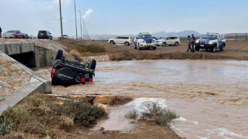 UAE: Motorist filming flooded Wadi while driving, crashes and overturns vehicle
