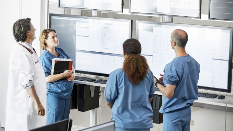 UAE organizes workshops to inform students about the privileges of working in the health sector