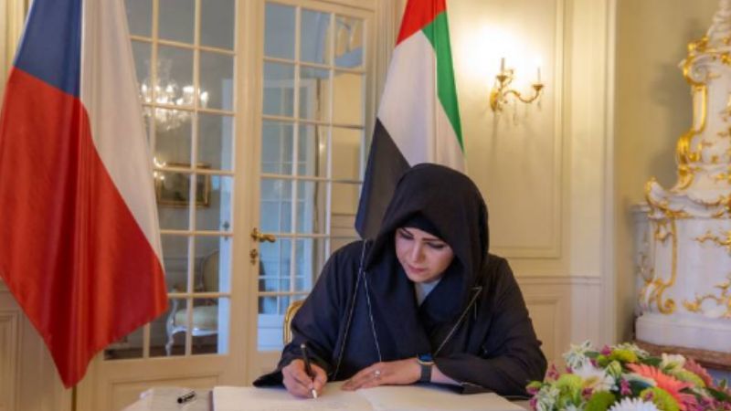 Sheikha Latifa meets with Czech president to discuss cultural cooperation