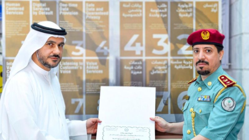 UAE: Citizen awarded by Sharjah Police after returning wallet with large amount of money