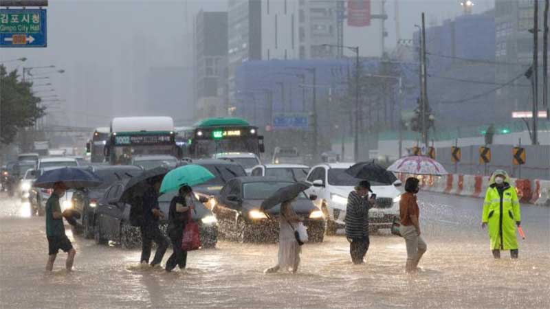 South Korea floods: Death toll rises amid record rainfall