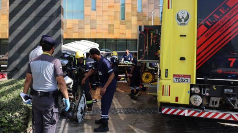 2 Dead, 1 Injured After Car Crashes Outside Abu Dhabi Hospital