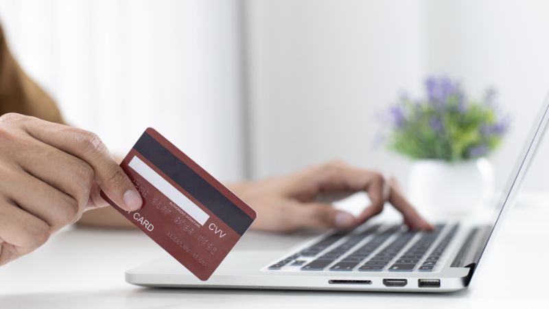 UAE: Woman illegally uses friend's credit card to pay Dh69,000 traffic fines