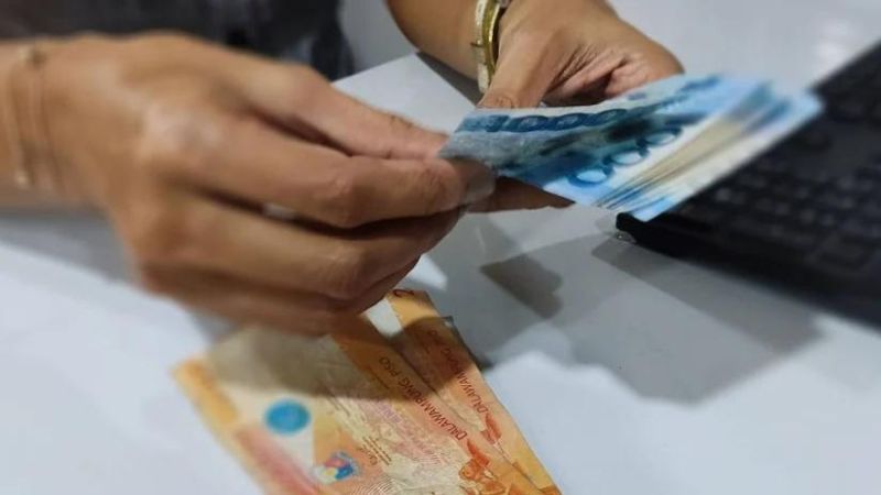 Philippine Peso Drops to New Record Low at 58 Against U.S. Dollar