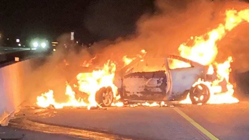 Car bursts into flames on Sheikh Zayed Road in Dubai