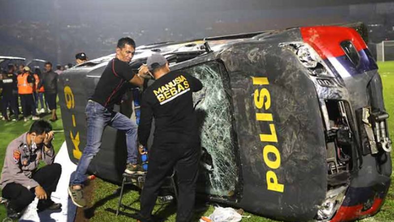 125 Killed, 320 Injured in Riot, Stampede at Indonesia Soccer Match