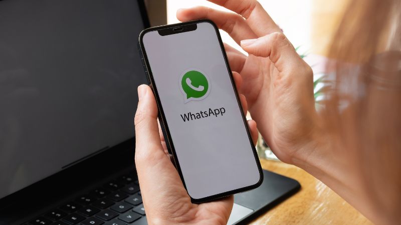UAE Central Bank bans WhatsApp for banking services