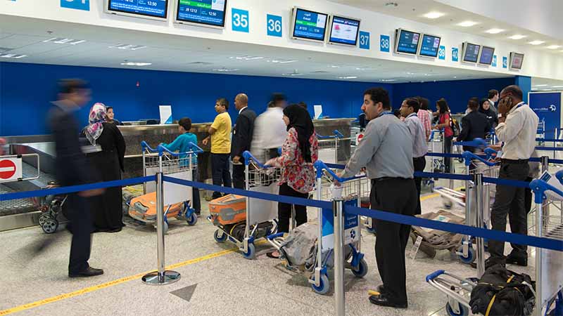 Oman: Family, friends fined during airport drop off if illegal, Ministry clarifies