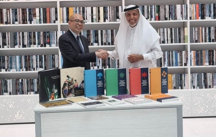Mohammed Bin Rashid Library receives books on culture from the Philippines