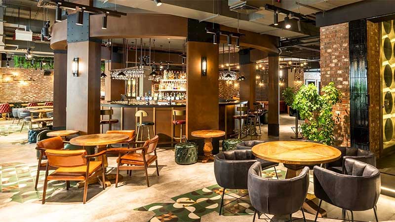 Brunch like a New Yorker in Dubai at Warehouse