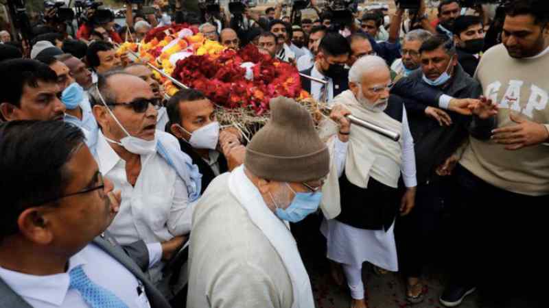 UAE President offers condolences to Indian leader Modi on death of his mother