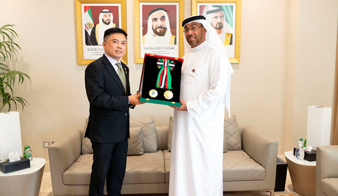 Thai ambassador receives medal for efforts in improving UAE-Thailand relations