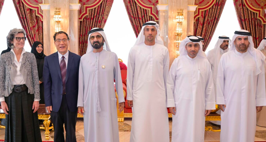 Dubai Ruler praises intellectuals, shows support for science, knowledge