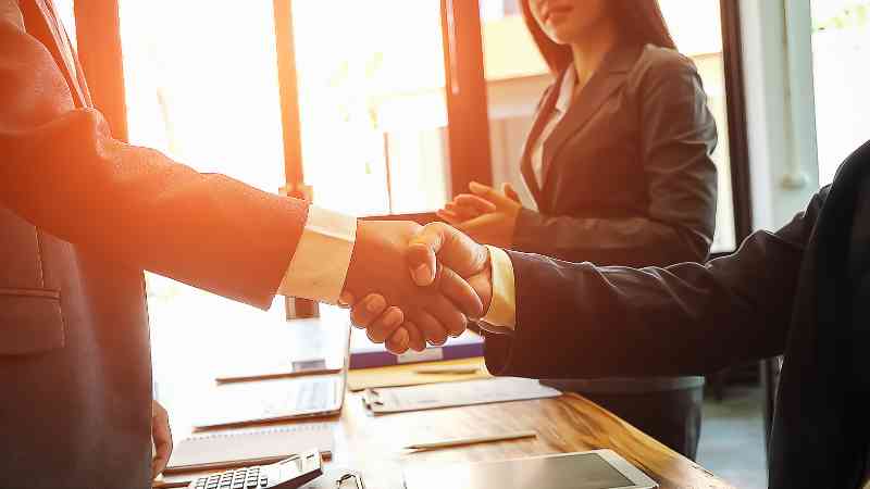 UAE reduces legal age for starting business to 18 years old