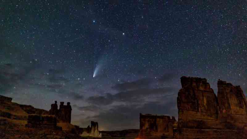 Witness a comet passing close to Earth first time in 50,000 years