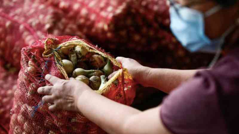 OFWs bring home suitcases full of onions from UAE as prices skyrocket in Philippines