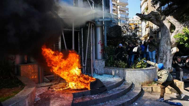 Lebanon crisis: Protesters attack banks, burn facades amid economic crisis