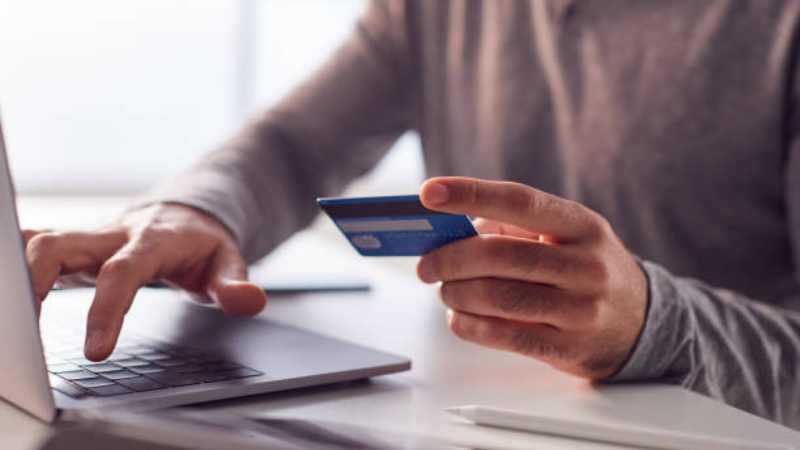 Abu Dhabi: Man fined Dh50,000 for stealing money from friend’s credit card