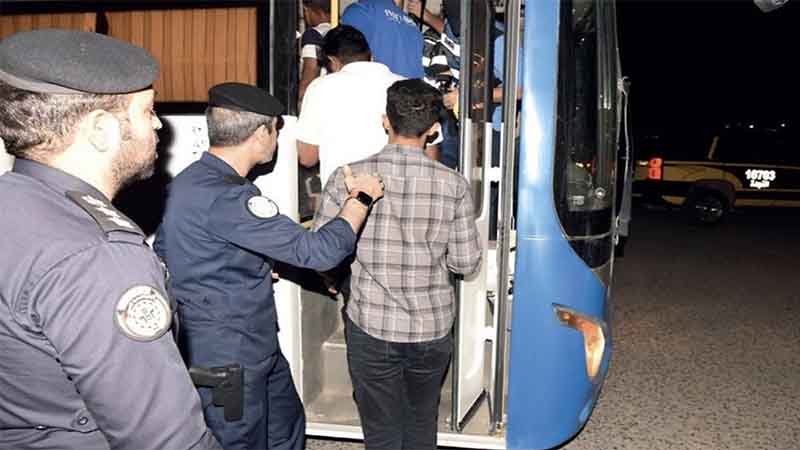 Kuwait deports 10,000 residency violators