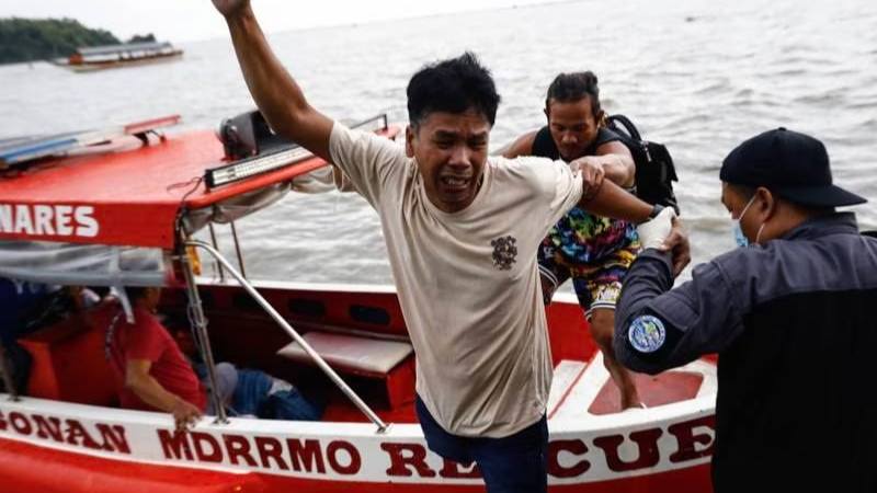 Passenger panic causes Philippine boat to sink: 26 dead, search for missing continues