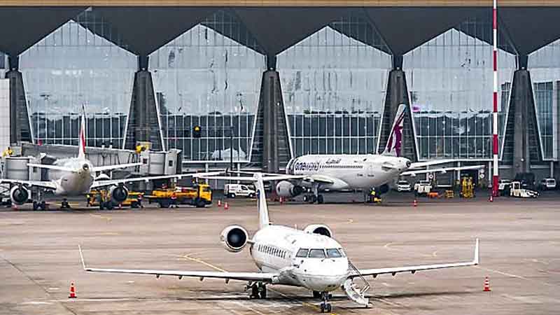 Smoke onboard Emirates flight sends plane back to gate