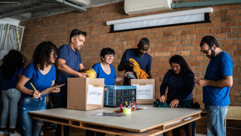 Dubai Cares Pack 7,000 School Kits for Low-income Families on Back-to-school Campaign