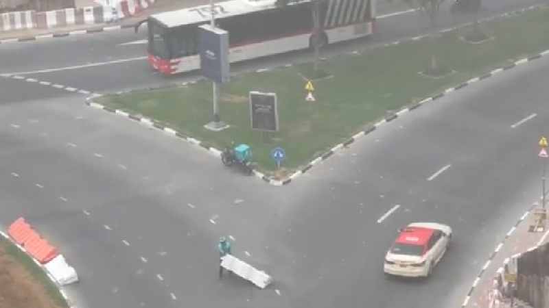 Dubai honors Pakistani delivery rider for removing wayward barrier from roundabout