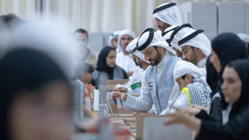 5,000 UAE Volunteers Help Pack Relief Goods for Gaza