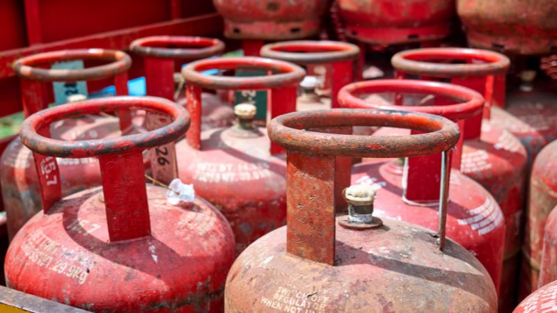 Two jailed in Dubai, fined Dh100,000 for illegal transport of gas cylinders